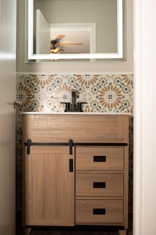 1105 W Saint Louis Avenue, Seadrift, TX 77983