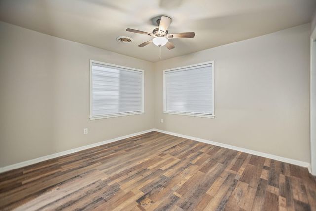 1105 W Saint Louis Avenue, Seadrift, TX 77983