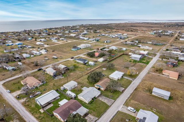 1105 W Saint Louis Avenue, Seadrift, TX 77983