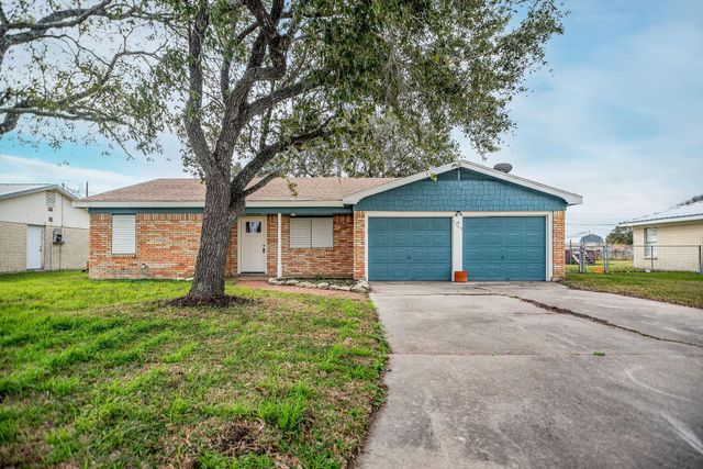 1105 W Saint Louis Avenue, Seadrift, TX 77983