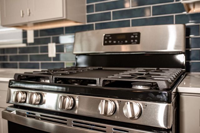 1105 W Saint Louis Avenue, Seadrift, TX 77983