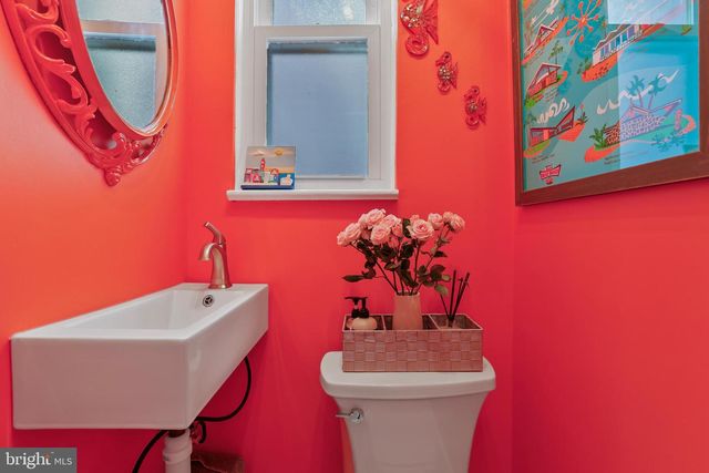 1215 33RD ST NW, Washington, DC 20007