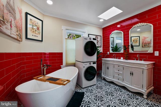 1215 33RD ST NW, Washington, DC 20007