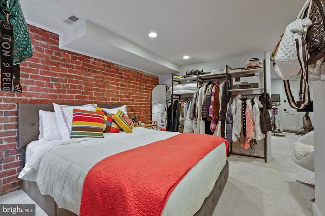 1215 33RD ST NW, Washington, DC 20007