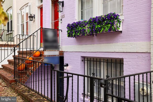 1215 33RD ST NW, Washington, DC 20007