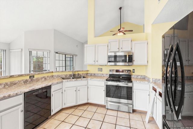 3813 Hunters Gln, Schertz, TX 78108