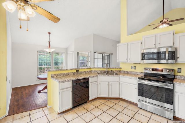 3813 Hunters Gln, Schertz, TX 78108
