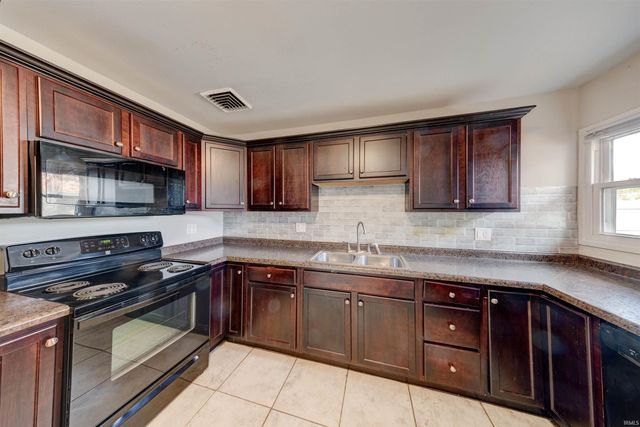 717 Thornberry Drive, Evansville, IN 47710