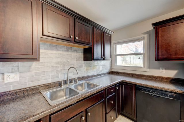 717 Thornberry Drive, Evansville, IN 47710