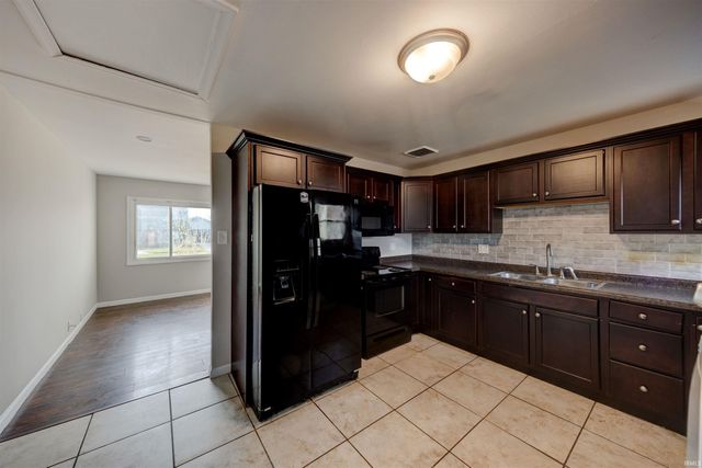 717 Thornberry Drive, Evansville, IN 47710