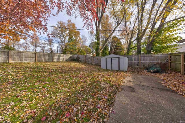 717 Thornberry Drive, Evansville, IN 47710