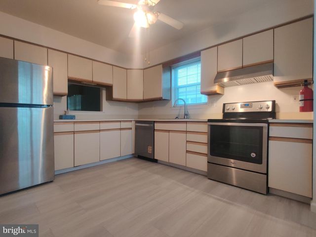 104 BASTIAN DR, Mount Laurel, NJ 08054
