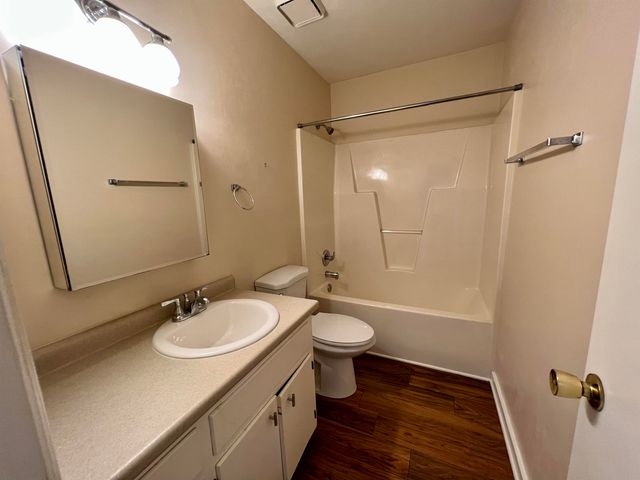 2925 Pontiac Drive, Tallahassee, FL 32301