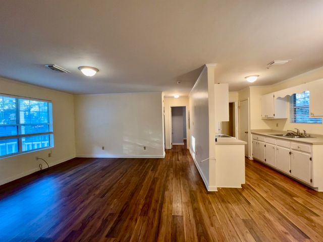 2925 Pontiac Drive, Tallahassee, FL 32301