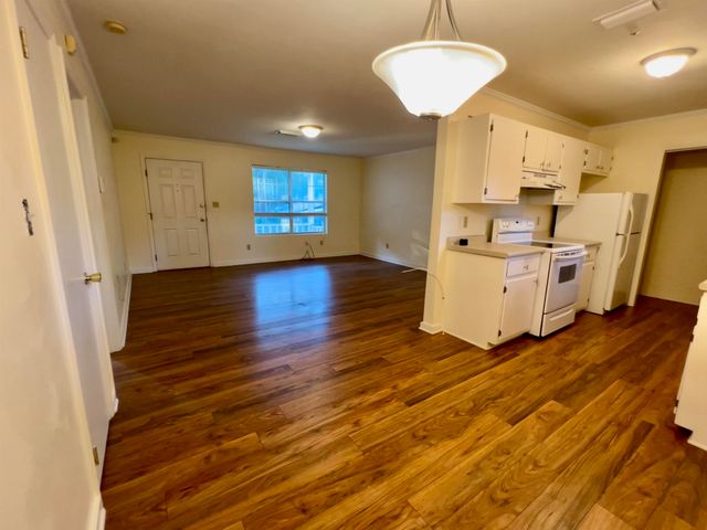 2925 Pontiac Drive, Tallahassee, FL 32301