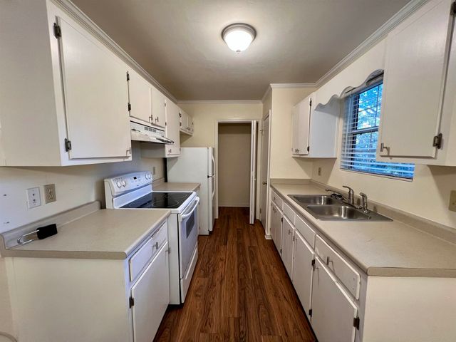 2925 Pontiac Drive, Tallahassee, FL 32301