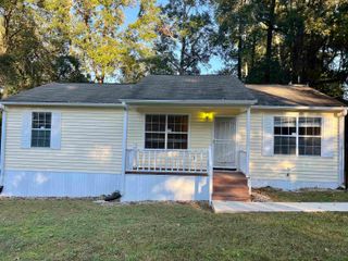 2925 Pontiac Drive, Tallahassee, FL 32301