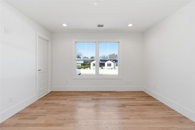 12 School House Lane, Syosset, NY 11791