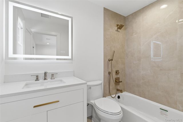 12 School House Lane, Syosset, NY 11791