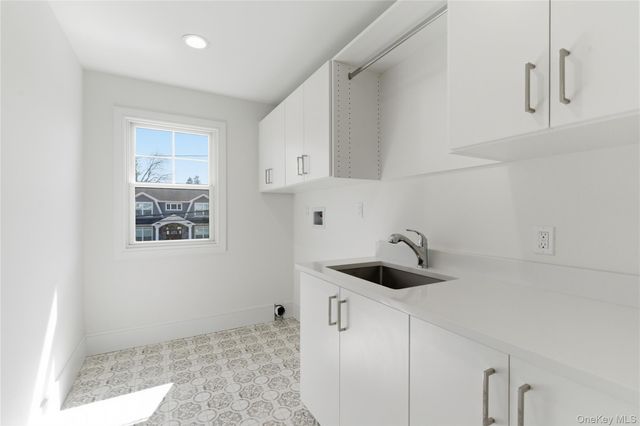 12 School House Lane, Syosset, NY 11791