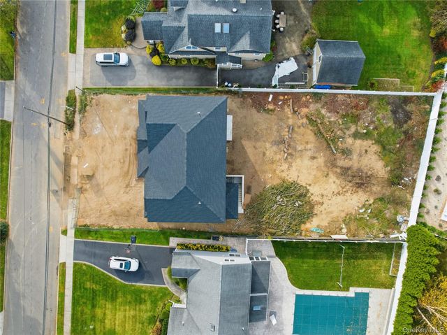 12 School House Lane, Syosset, NY 11791