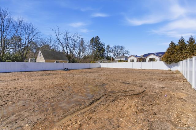 12 School House Lane, Syosset, NY 11791