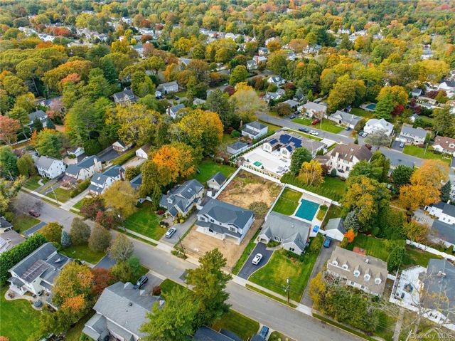 12 School House Lane, Syosset, NY 11791