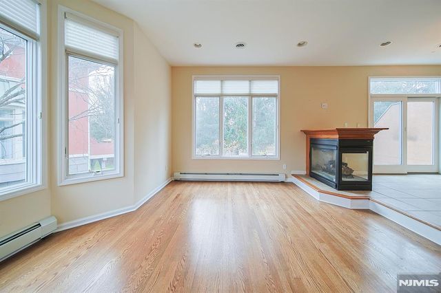 112 Winding Creek Way, Old Tappan, NJ 07675