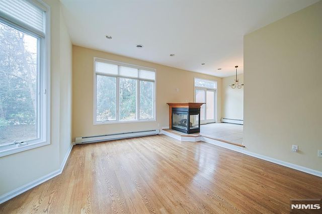 112 Winding Creek Way, Old Tappan, NJ 07675