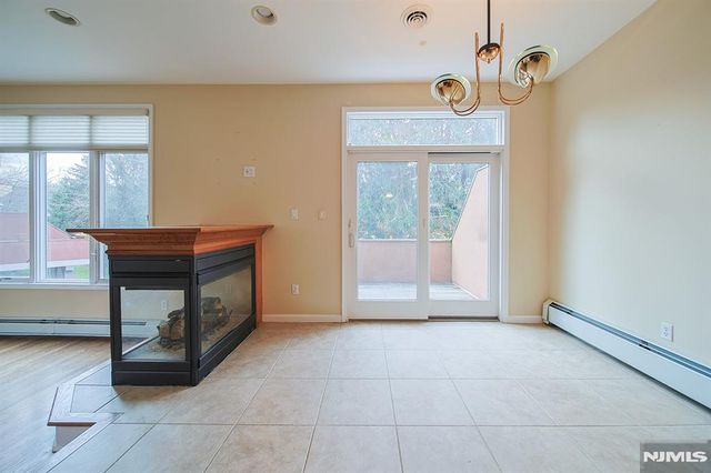 112 Winding Creek Way, Old Tappan, NJ 07675