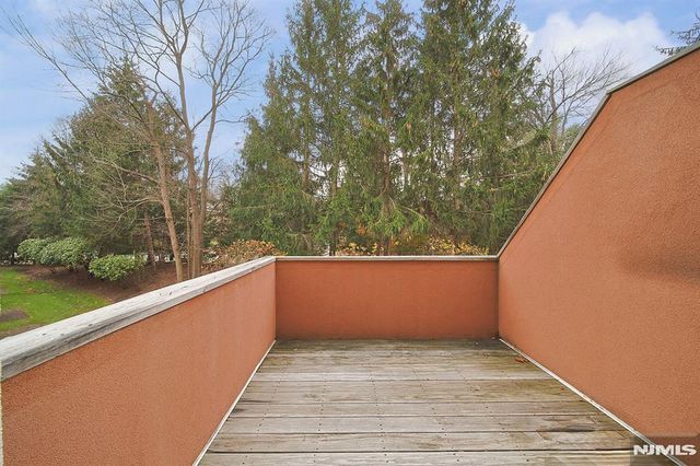 112 Winding Creek Way, Old Tappan, NJ 07675