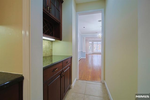 112 Winding Creek Way, Old Tappan, NJ 07675