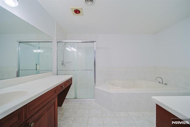 112 Winding Creek Way, Old Tappan, NJ 07675