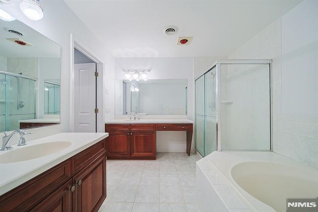 112 Winding Creek Way, Old Tappan, NJ 07675