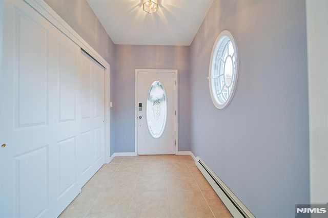 112 Winding Creek Way, Old Tappan, NJ 07675