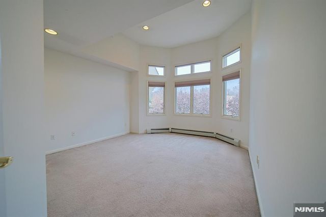 112 Winding Creek Way, Old Tappan, NJ 07675