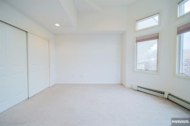 112 Winding Creek Way, Old Tappan, NJ 07675