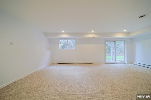 112 Winding Creek Way, Old Tappan, NJ 07675