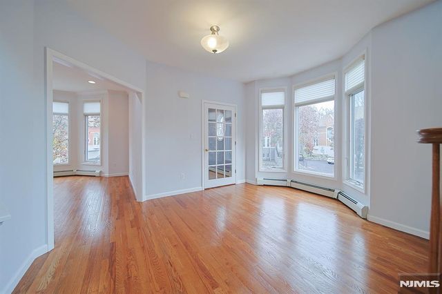 112 Winding Creek Way, Old Tappan, NJ 07675