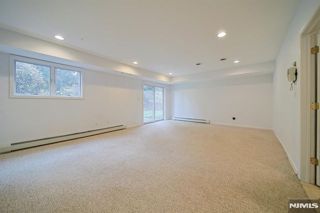 112 Winding Creek Way, Old Tappan, NJ 07675