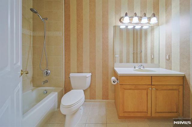 112 Winding Creek Way, Old Tappan, NJ 07675