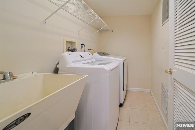 112 Winding Creek Way, Old Tappan, NJ 07675