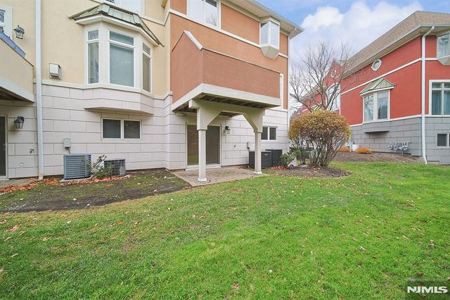 112 Winding Creek Way, Old Tappan, NJ 07675