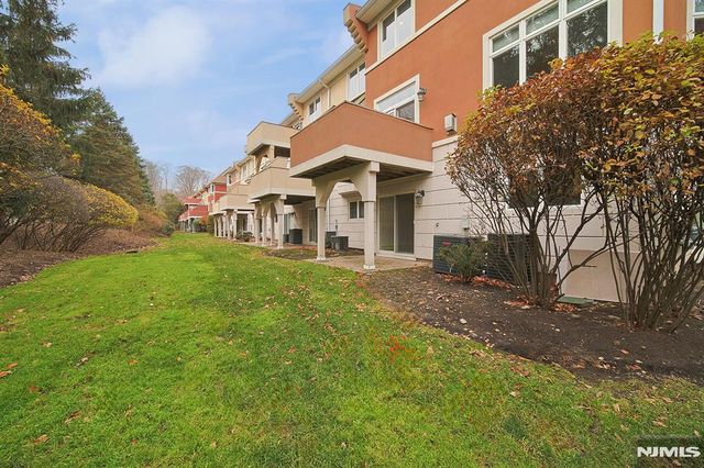 112 Winding Creek Way, Old Tappan, NJ 07675