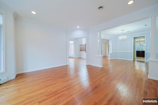 112 Winding Creek Way, Old Tappan, NJ 07675