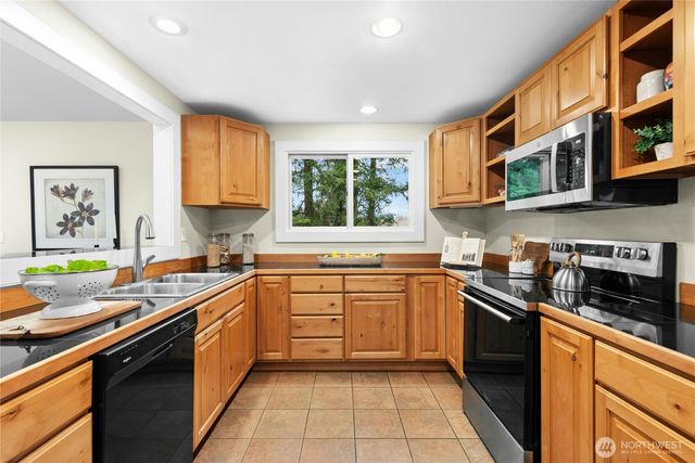 17030 174th Avenue NE, Woodinville, WA 98072