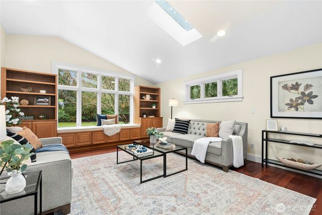 17030 174th Avenue NE, Woodinville, WA 98072