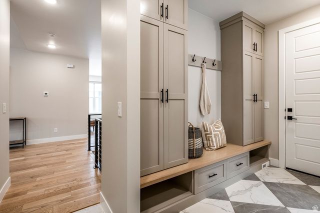 1670 E HOPKINS LN, Salt Lake City, UT 84108