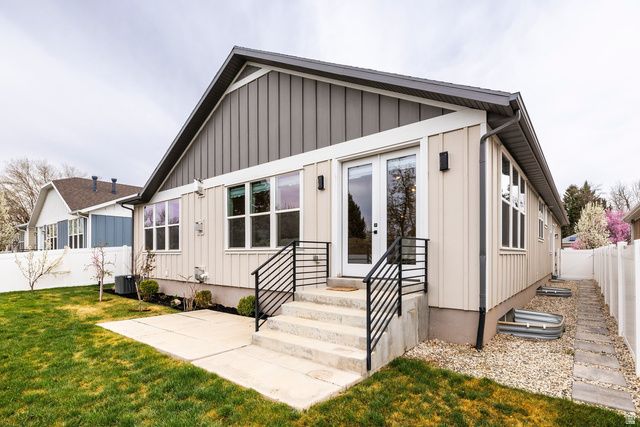 1670 E HOPKINS LN, Salt Lake City, UT 84108