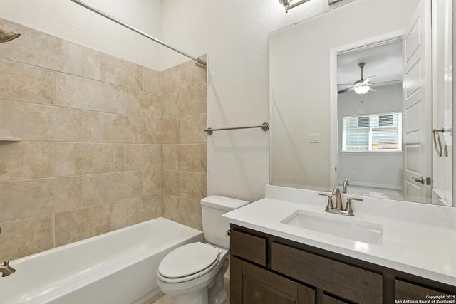 873 lorikeet, New Braunfels, TX 78132